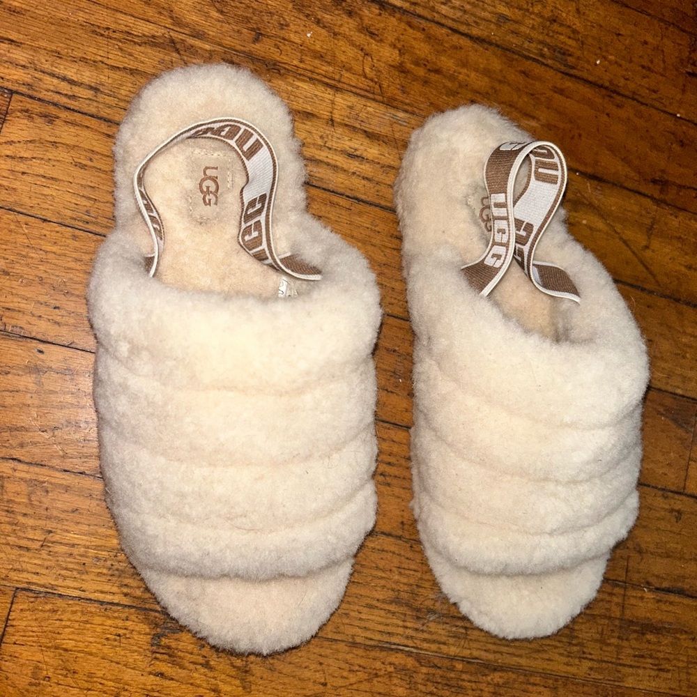 UGG SLIPPERS SIZE 8